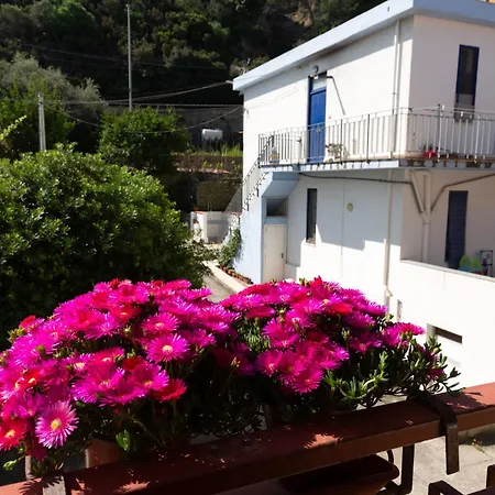Casa Fronte Mare A San Saba Мессина