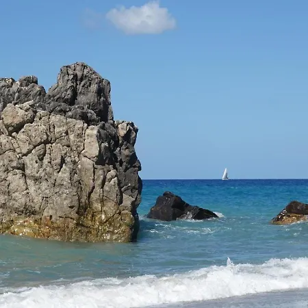 Casa Fronte Mare A San Saba Апартаменты *