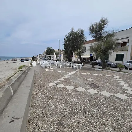 アパート Casa Fronte Mare A San Saba メッシーナ