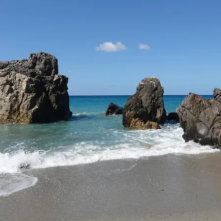 Casa Fronte Mare A San Saba Mesyna